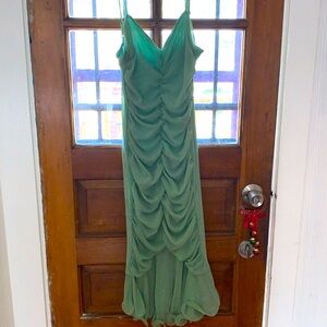 BEAUTIFUL ZYHT Form-fitting, Soft Green, Sparkling Dress.